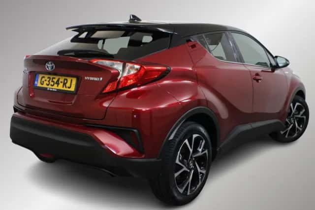 Toyota C-HR (2019) thumbnail 2