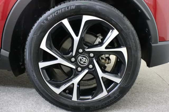 Toyota C-HR (2019) thumbnail 4