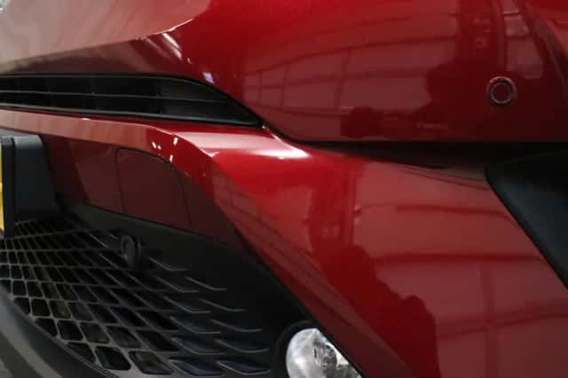 Toyota C-HR (2019) thumbnail 6