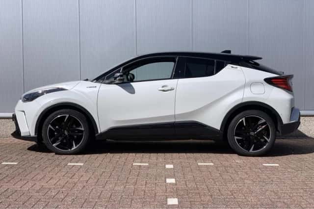 Toyota C-HR (2021) thumbnail 4