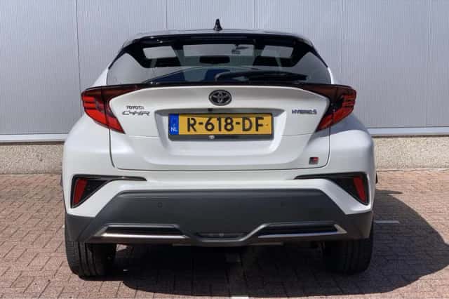 Toyota C-HR (2021) thumbnail 5