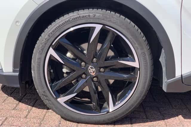 Toyota C-HR (2021) thumbnail 6