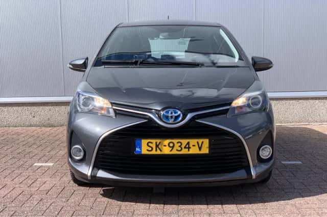 Toyota Yaris (2016) thumbnail 3