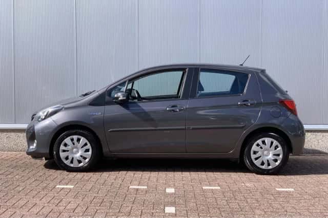 Toyota Yaris (2016) thumbnail 4