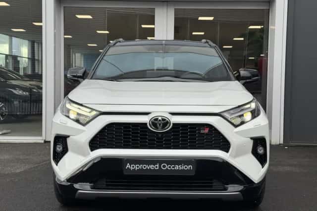 Toyota RAV4 (2024) thumbnail 3