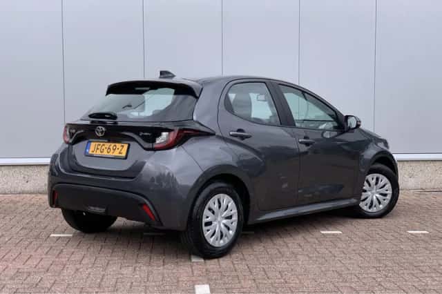 Toyota Yaris (2025) thumbnail 2