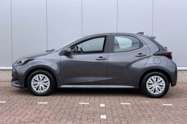 Toyota Yaris (2025) thumbnail 4