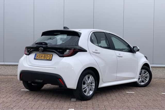 Toyota Yaris (2025) thumbnail 2