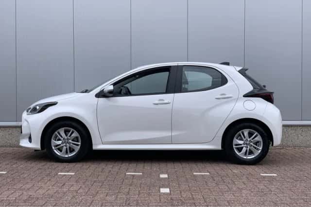 Toyota Yaris (2025) thumbnail 4