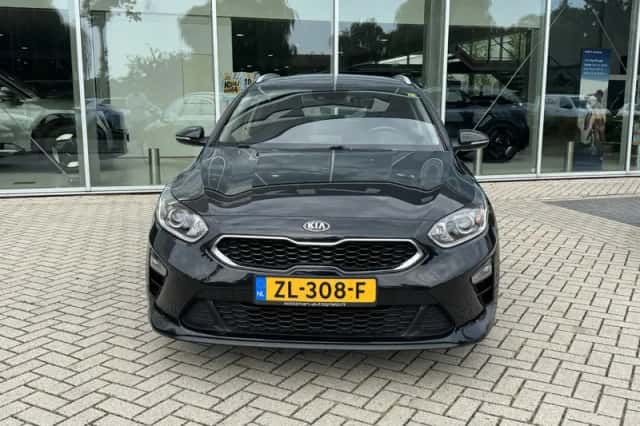 Kia Ceed (2019) thumbnail 4