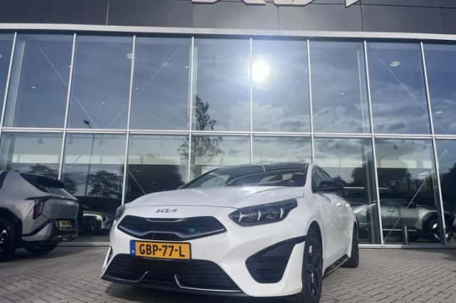 Kia ProCeed (2024) thumbnail 2