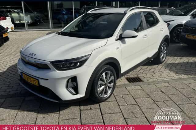 Kia Stonic (2023) thumbnail 1