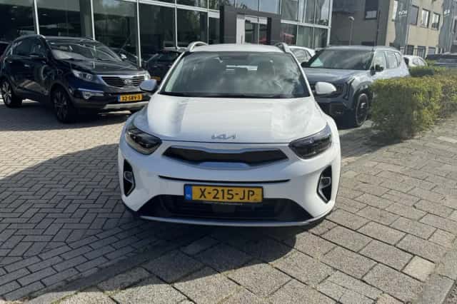 Kia Stonic (2023) thumbnail 2