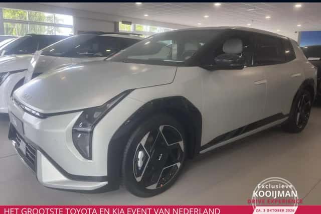 Kia EV4 (2026) thumbnail 1
