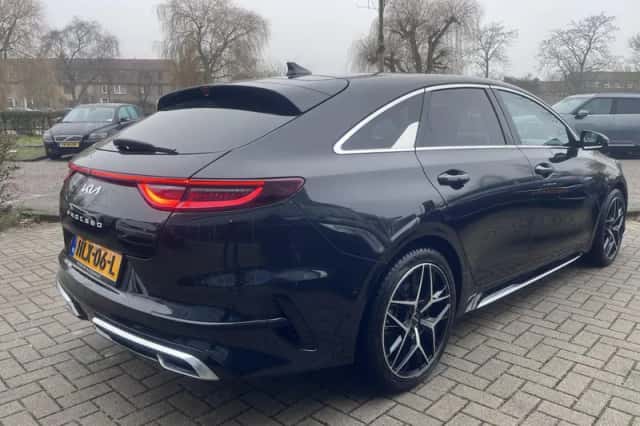 Kia ProCeed (2025) thumbnail 3
