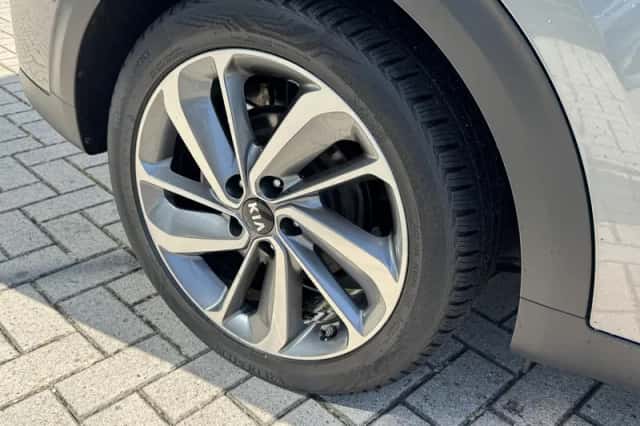 Kia Niro (2017) thumbnail 4