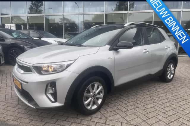 Kia Stonic (2022) thumbnail 1