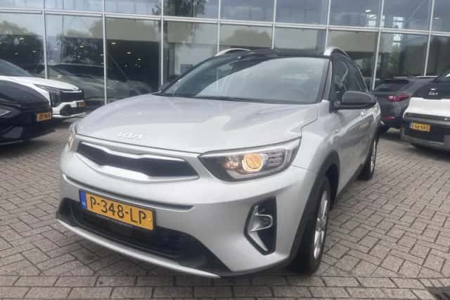 Kia Stonic (2022) thumbnail 3