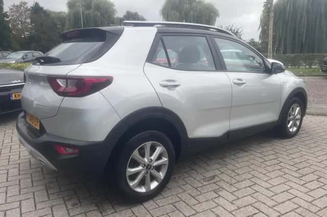 Kia Stonic (2022) thumbnail 4