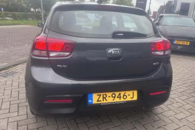 Kia Rio (2019) thumbnail 3
