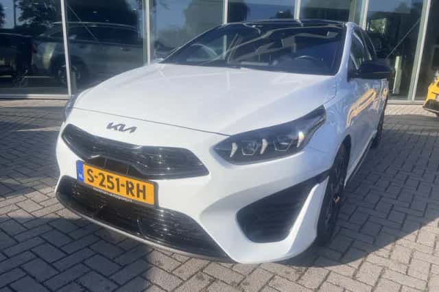 Kia Ceed (2023) thumbnail 3