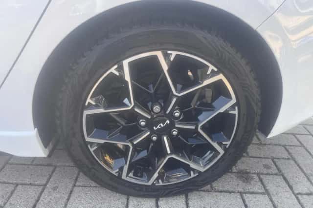 Kia Ceed (2023) thumbnail 5