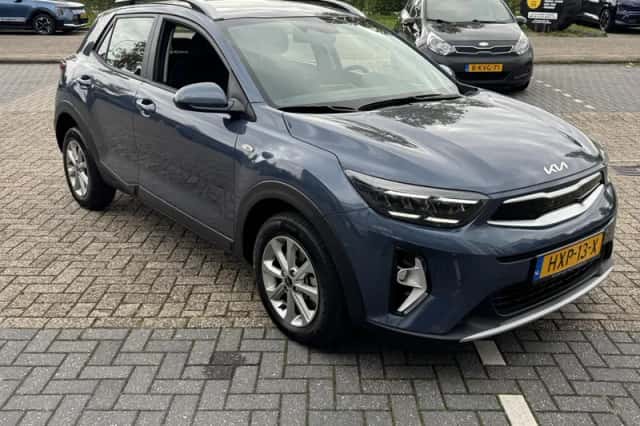 Kia Stonic (2025) thumbnail 3