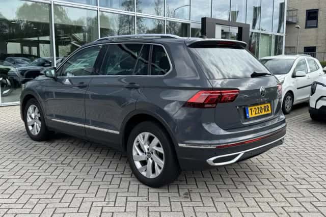 Volkswagen Tiguan (2021) thumbnail 2