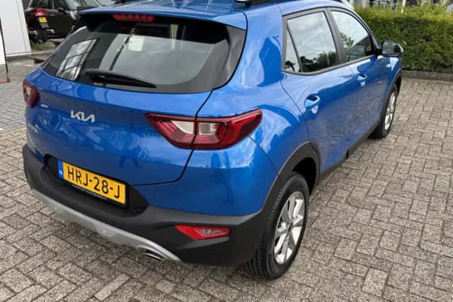 Kia Stonic (2025) thumbnail 4