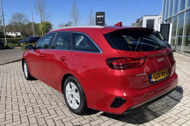 Kia Ceed (2025) thumbnail 2