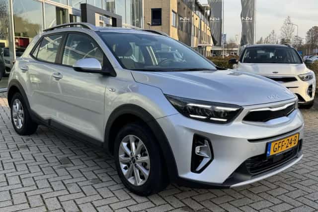 Kia Stonic (2024) thumbnail 3