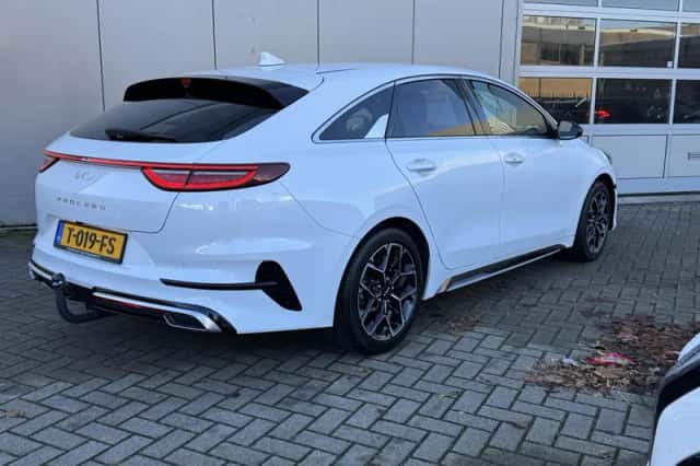 Kia ProCeed (2023) thumbnail 6