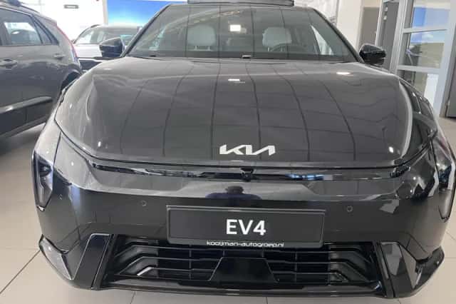 Kia EV4 (2026) thumbnail 2