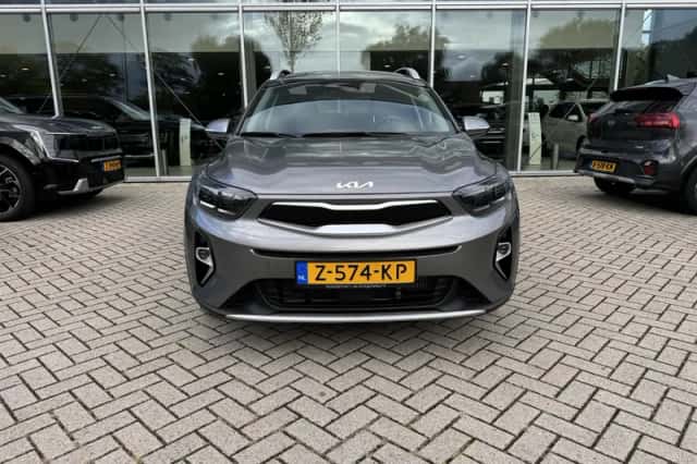 Kia Stonic (2024) thumbnail 3