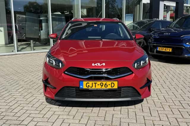 Kia Ceed (2024) thumbnail 2