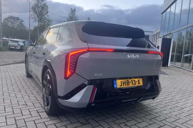 Kia EV4 (2025) thumbnail 3