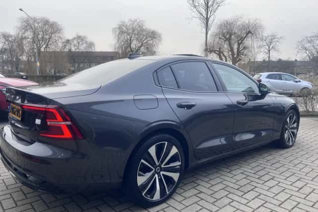 Volvo S60 (2023) thumbnail 4