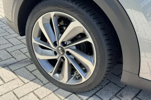 Kia Niro (2017) thumbnail 4