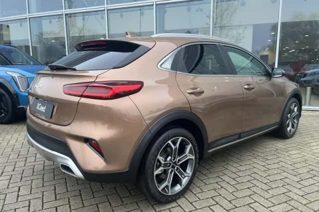 Kia XCeed (2023) thumbnail 2