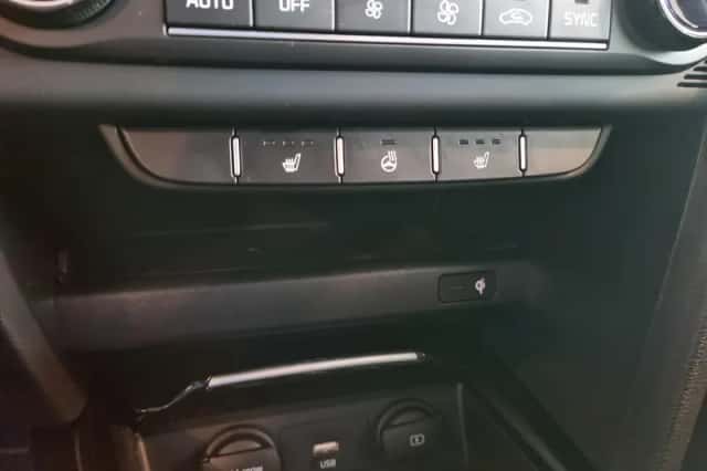 Kia XCeed (2023) thumbnail 5