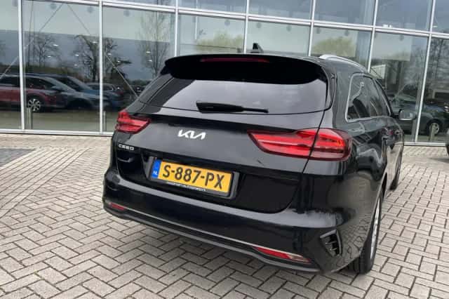 Kia Ceed (2023) thumbnail 2