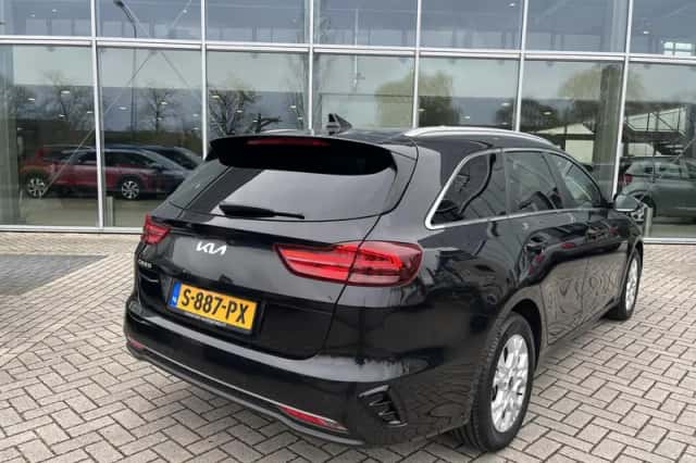 Kia Ceed (2023) thumbnail 5