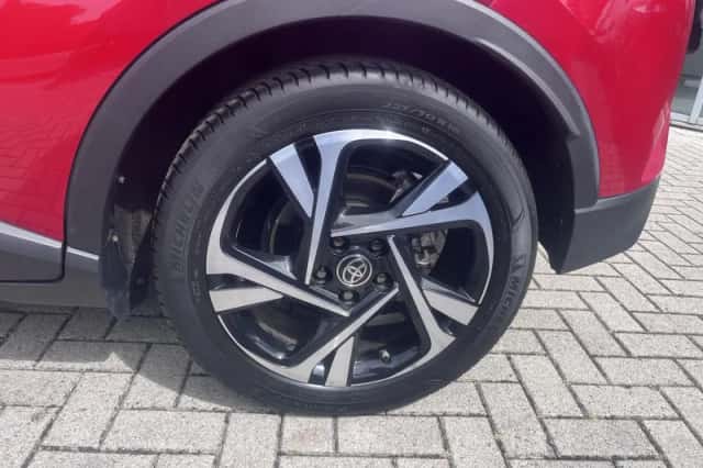 Toyota C-HR (2022) thumbnail 5