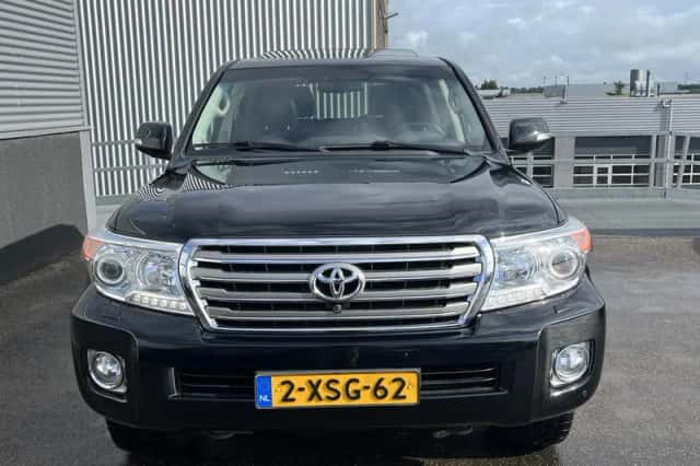 Toyota Land Cruiser V8 (2014) thumbnail 5