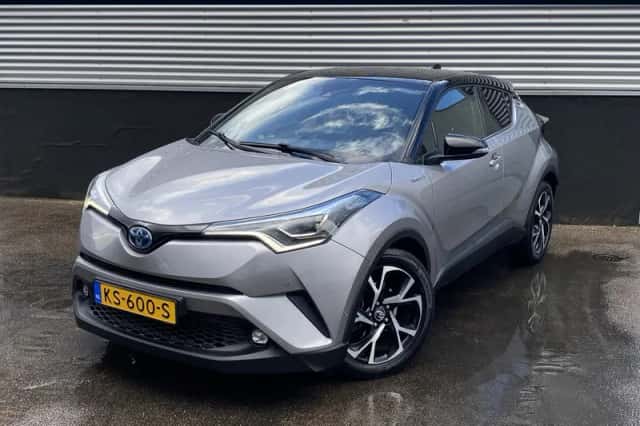 Toyota C-HR (2016) thumbnail 1