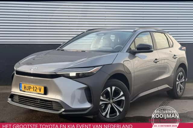 Toyota bZ4X (2025) thumbnail 1