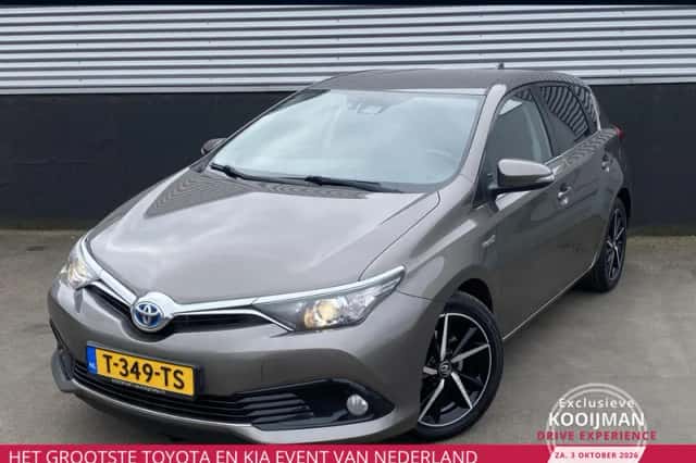 Toyota Auris (2017) thumbnail 1
