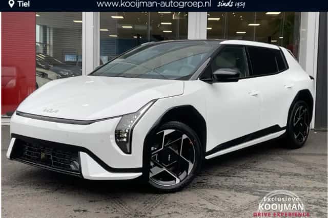 Kia EV4 (2026) thumbnail 1