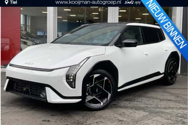 Kia EV4 (2026) thumbnail 1