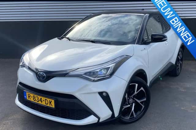 Toyota C-HR (2022) thumbnail 1